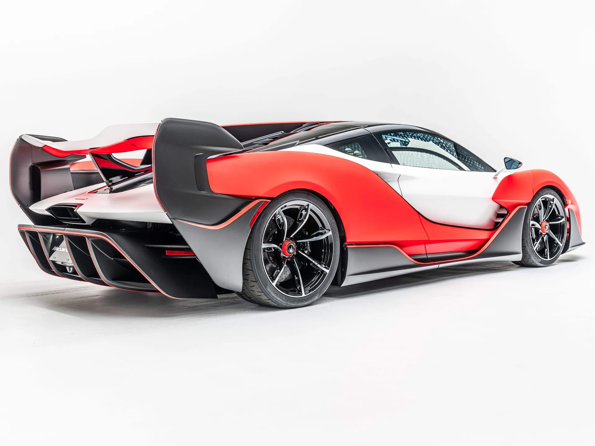 McLaren Sabre by MSO (2021) – zadní tříčtvrteční pohled