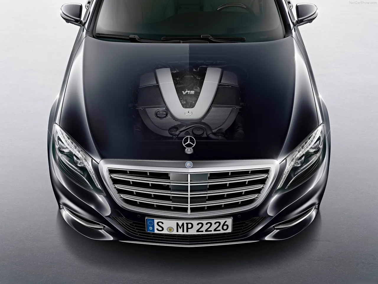 Mercedes-Benz S600 (2015) - Engine Bay