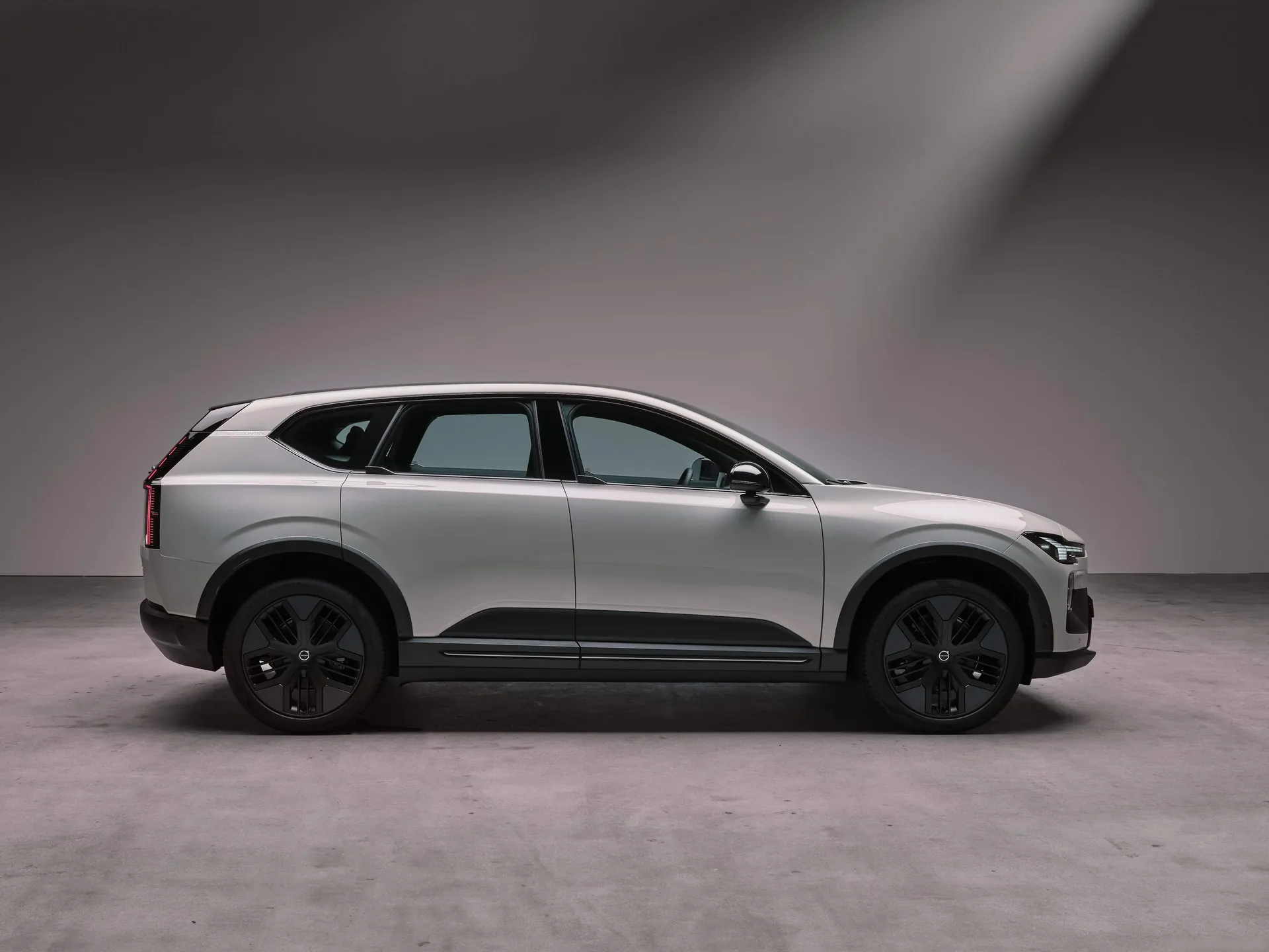 Volvo EX60 Cross Country (2027) – boční profil