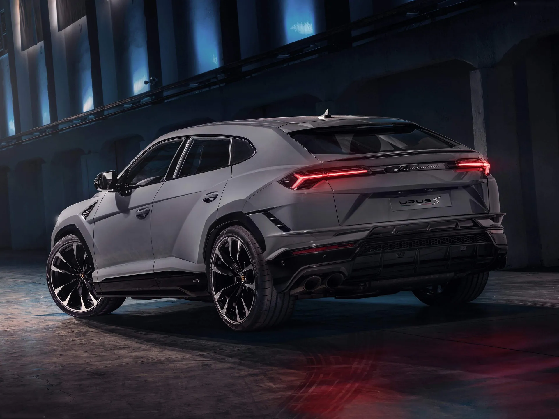Lamborghini Urus S (2023) – zadní tříčtvrteční pohled