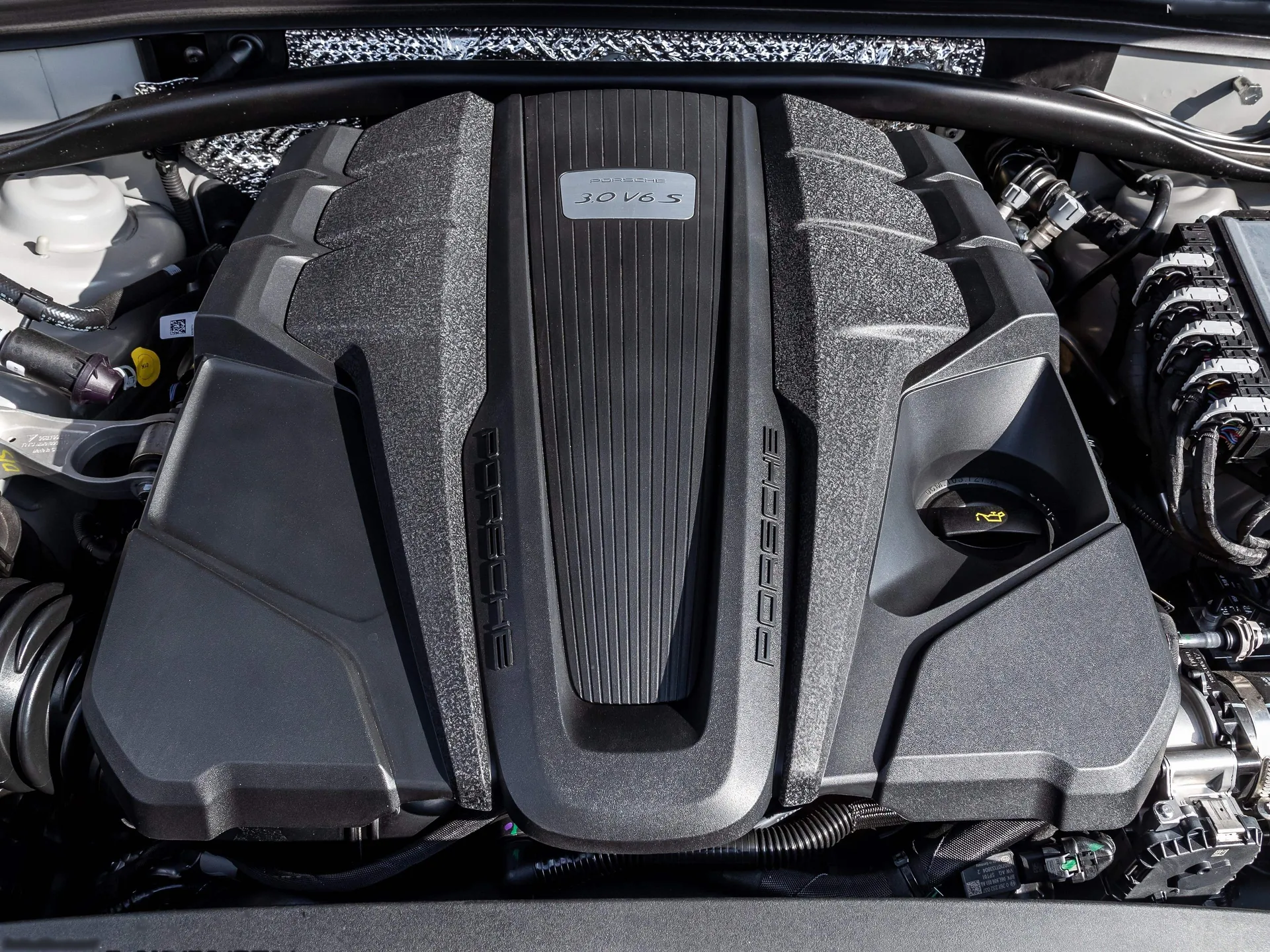 Porsche Macan S (2019) - Engine Bay