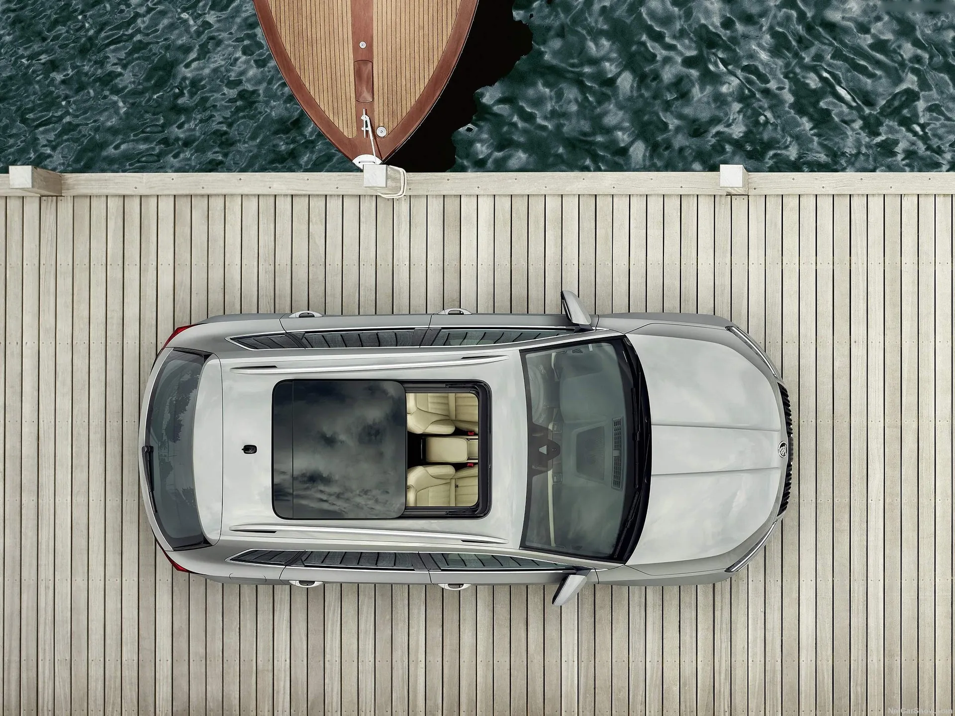 Skoda Karoq (2018) – pohled shora