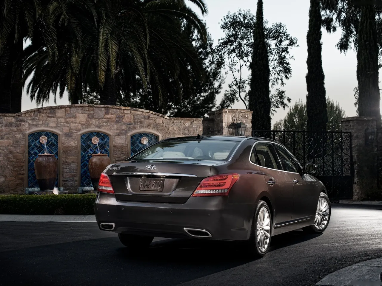 Hyundai Equus (2014) – zadní tříčtvrteční pohled