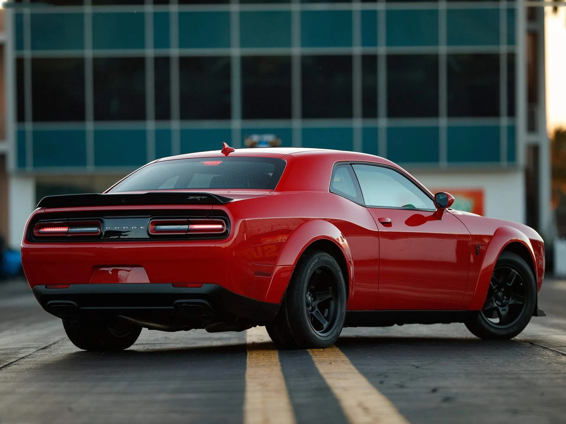 Dodge Challenger SRT Demon (2018) – zadní tříčtvrteční pohled