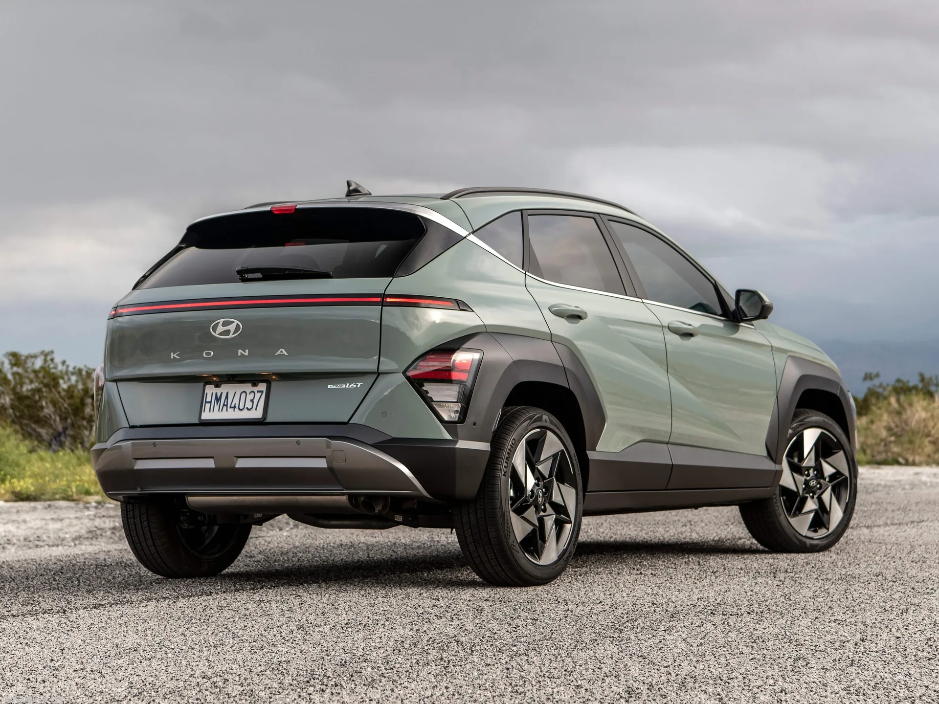 Hyundai Kona [US] (2024) – zadní tříčtvrteční pohled