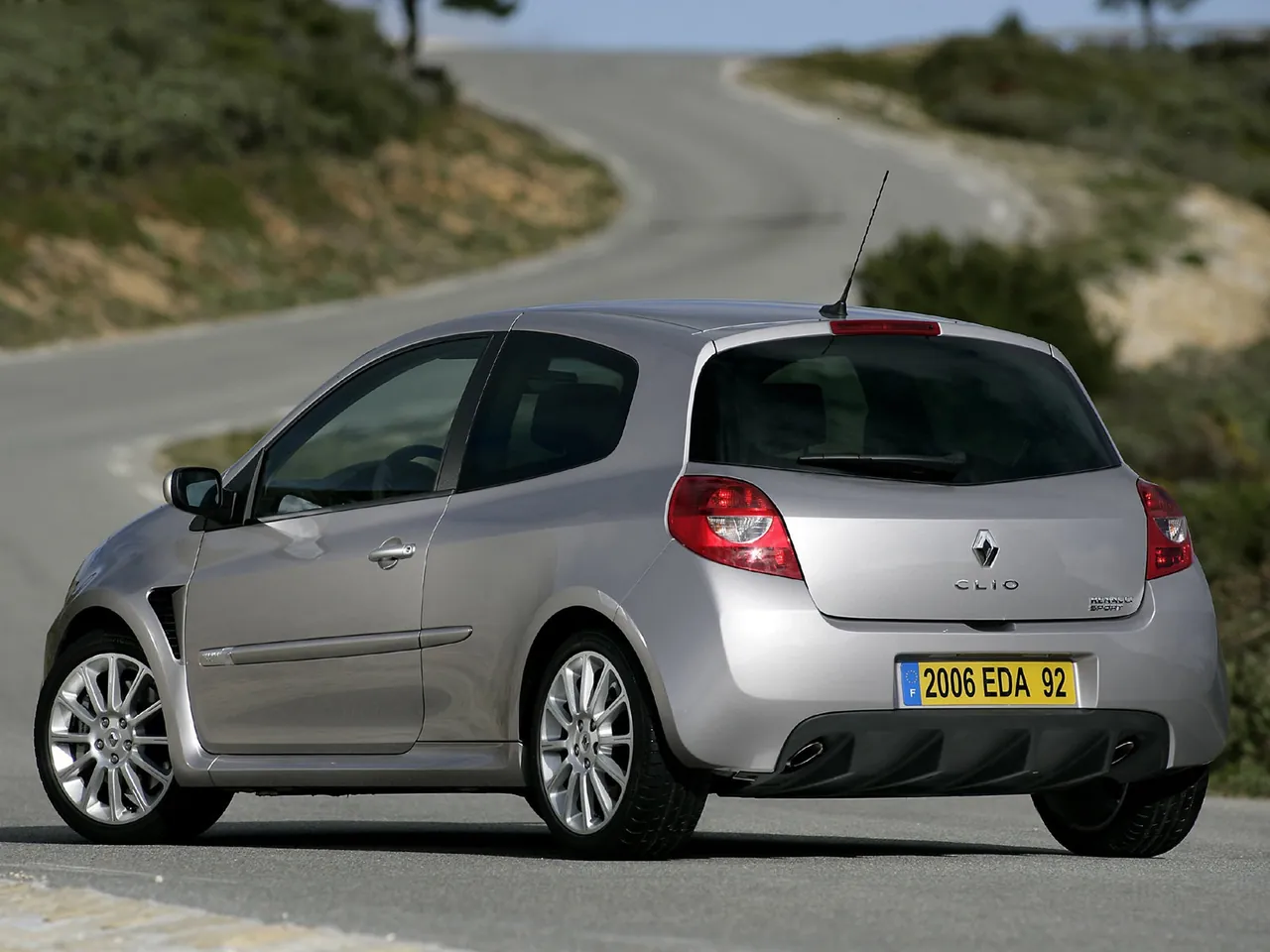 Renault Clio Sport (2006) – zadní tříčtvrteční pohled