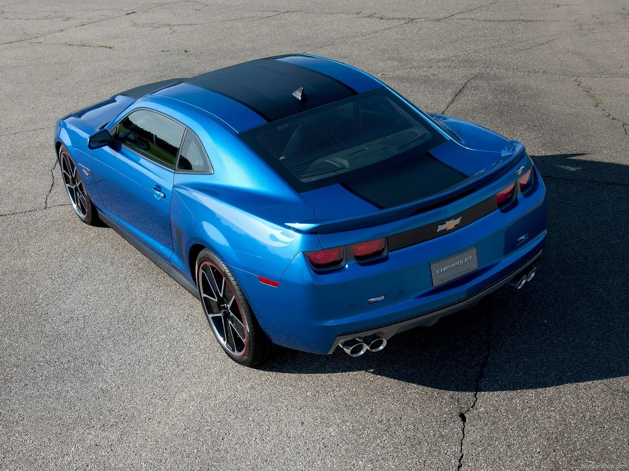 Chevrolet Camaro Hot Wheels Edition (2013) – zadní tříčtvrteční pohled
