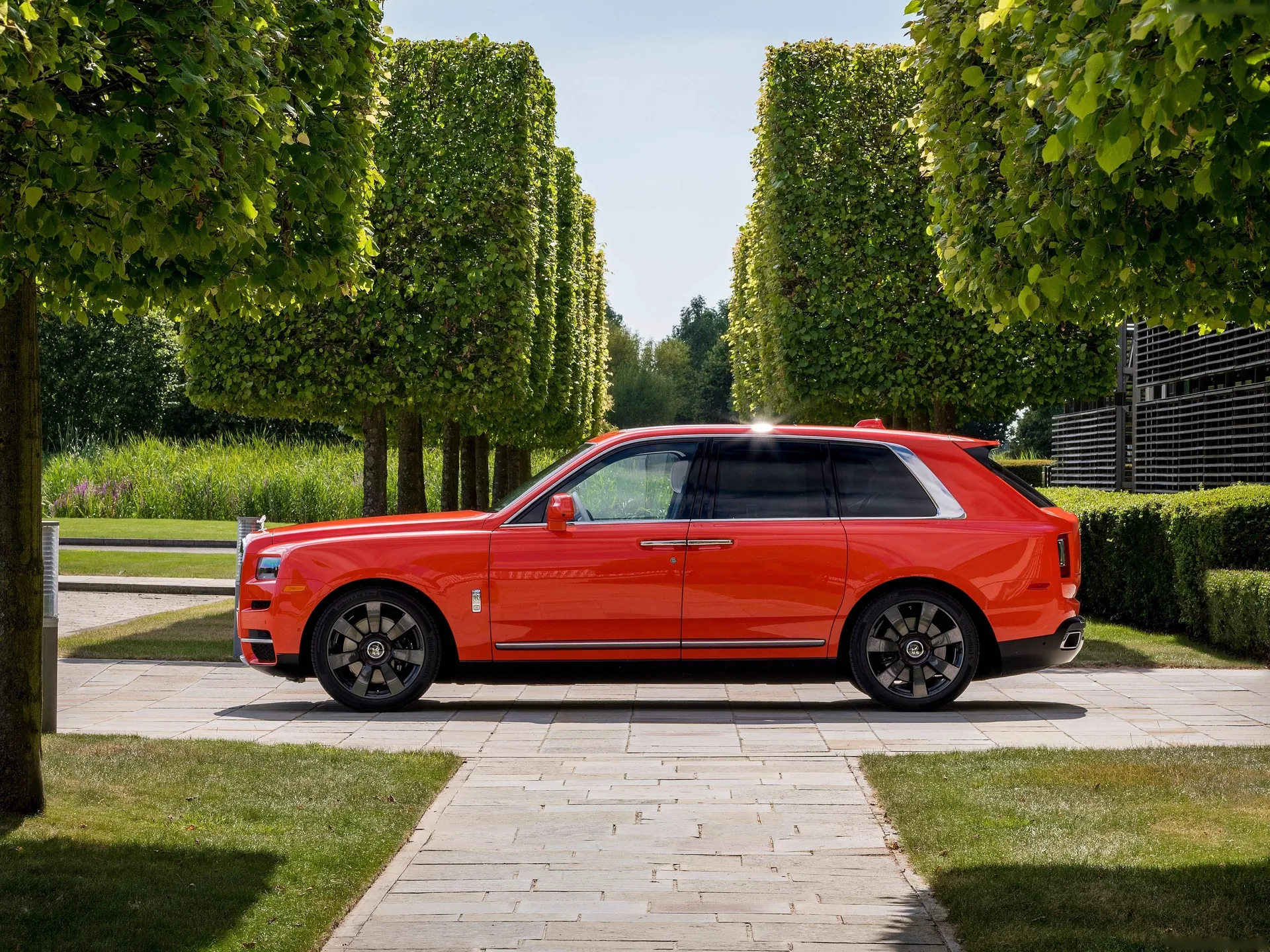 Rolls-Royce Cullinan (2019) – boční profil