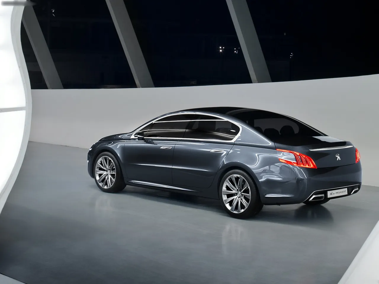 Peugeot 5 Concept (2010) – zadní tříčtvrteční pohled