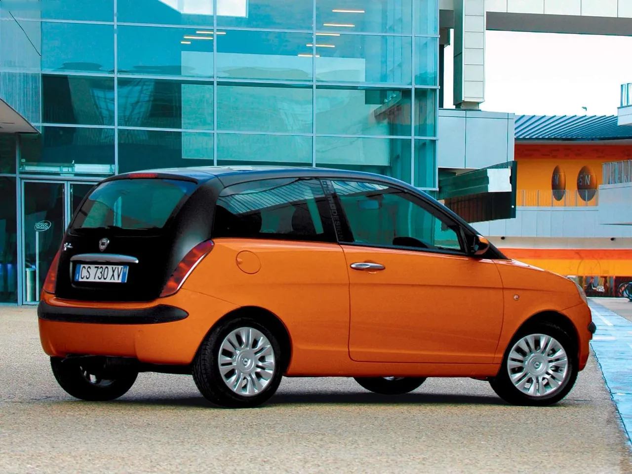 Lancia Ypsilon MomoDesign (2005) – zadní tříčtvrteční pohled