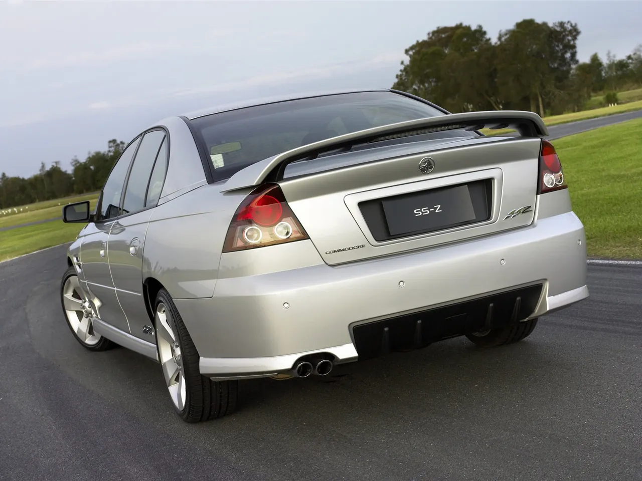 Holden VZ Commodore SS-Z (2005) – zadní tříčtvrteční pohled
