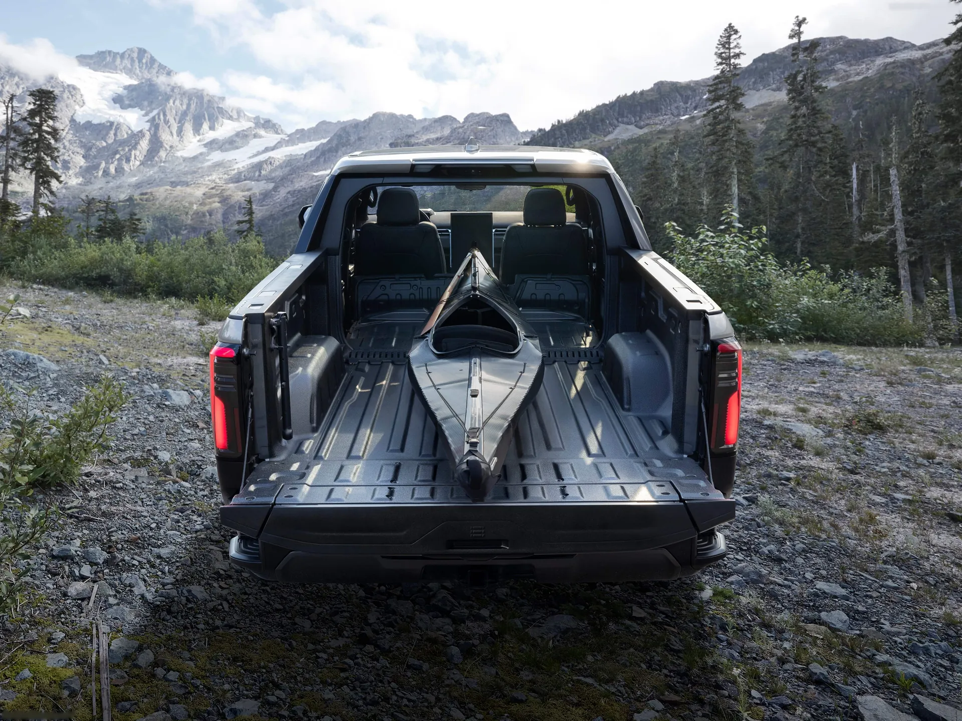 GMC Sierra EV (2024) – zezadu
