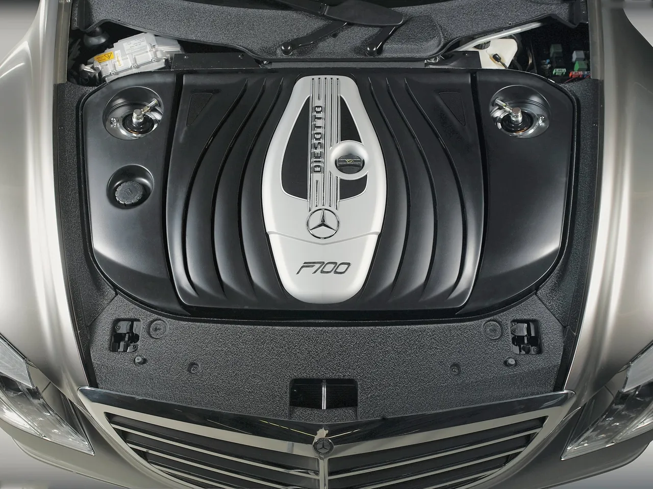 Mercedes-Benz F700 Concept (2007) – motorový prostor