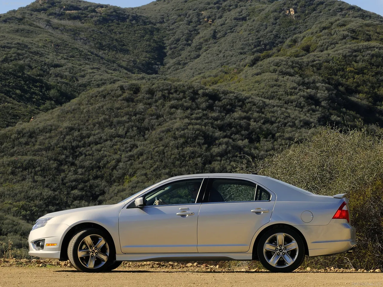 Ford Fusion (2010) – boční profil