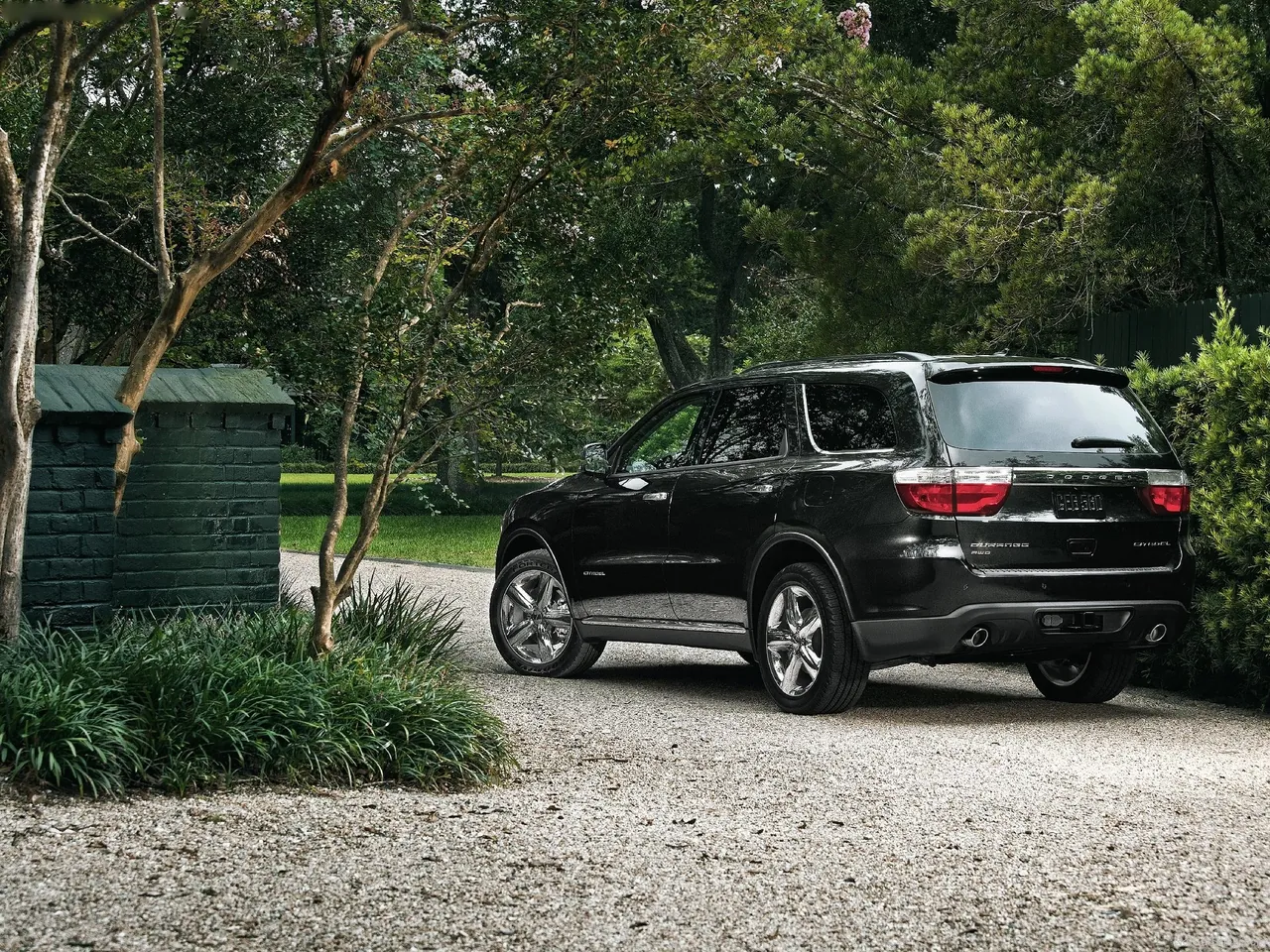Dodge Durango (2011) – zadní tříčtvrteční pohled