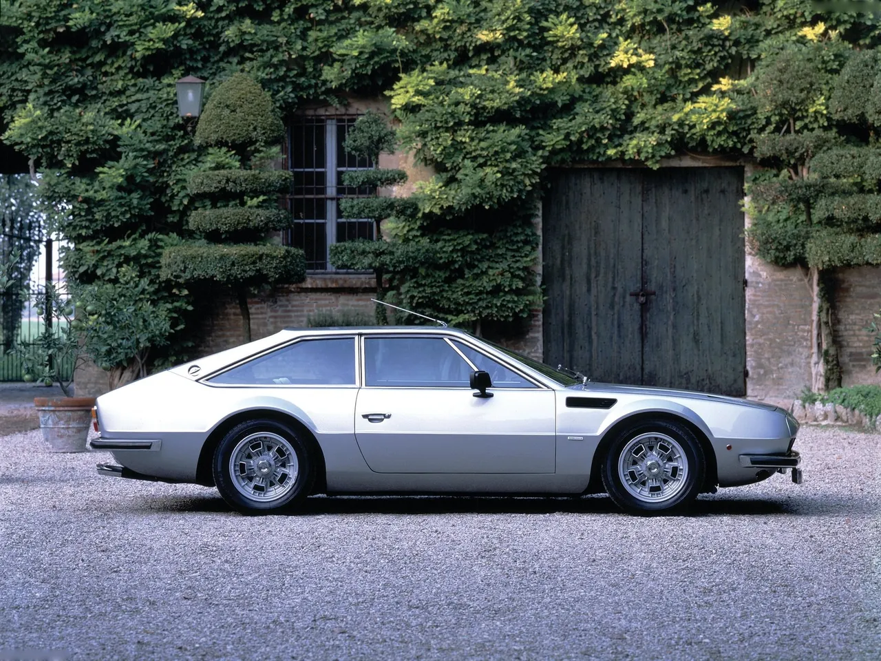 Lamborghini Jarama (1973) – boční profil