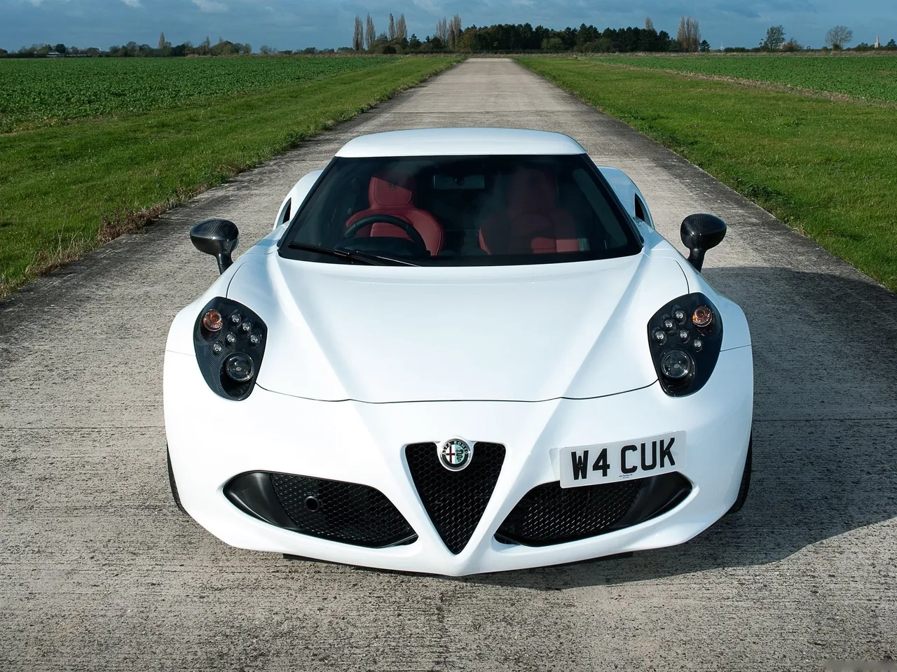 Alfa Romeo 4C [UK] (2014) – zepředu
