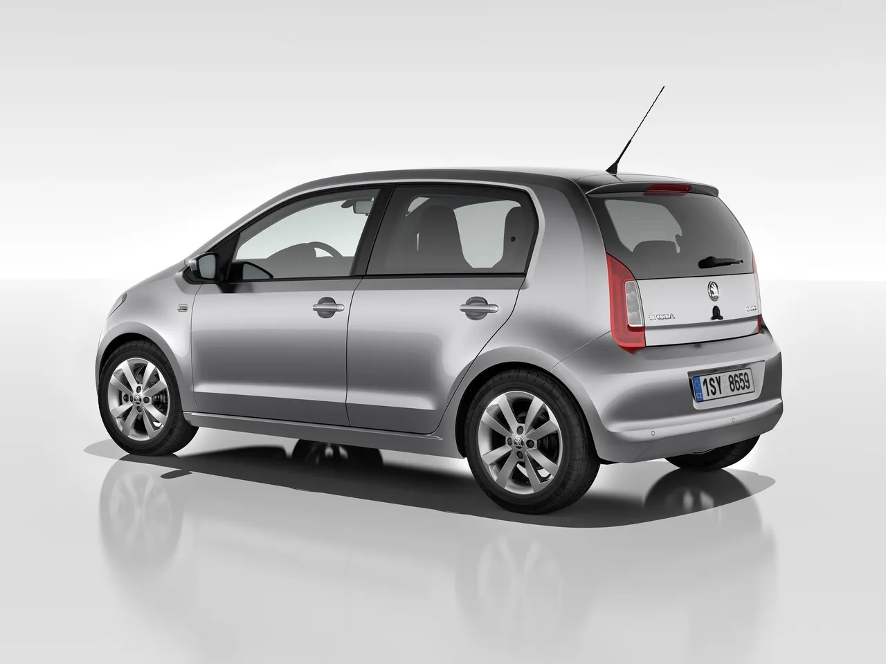 Skoda Citigo 5-door (2013) - Rear Three-Quarter