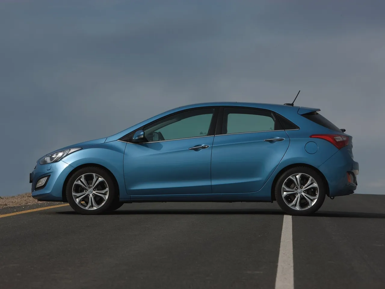 Hyundai i30 (2013) – boční profil