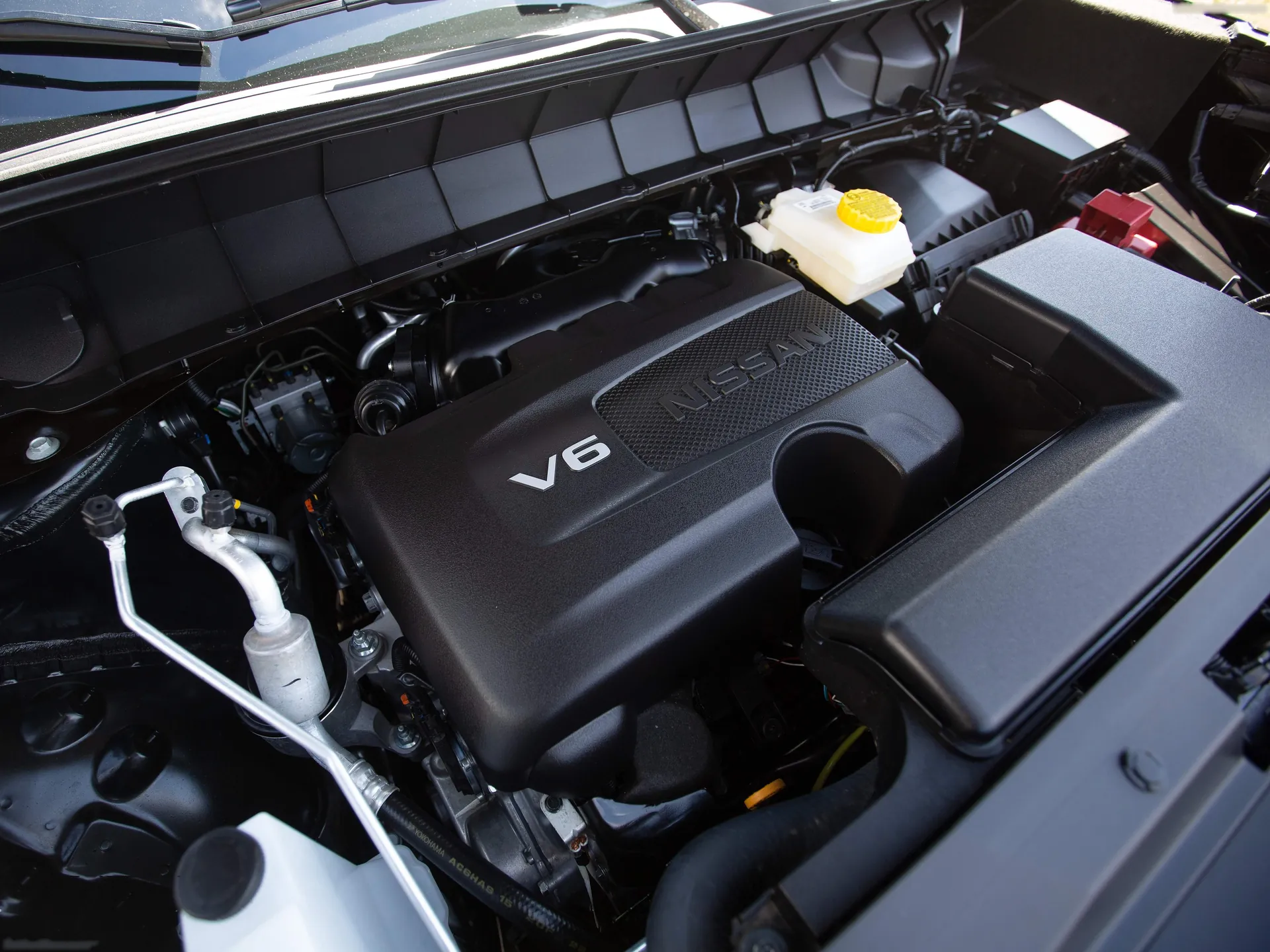 Nissan Pathfinder (2022) – motorový prostor