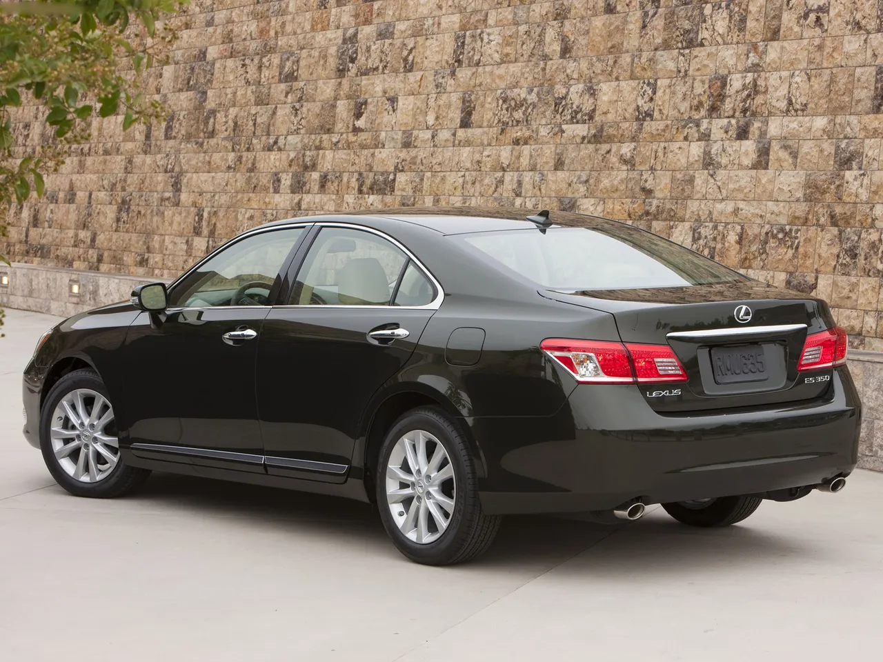 Lexus ES 350 (2010) – zadní tříčtvrteční pohled