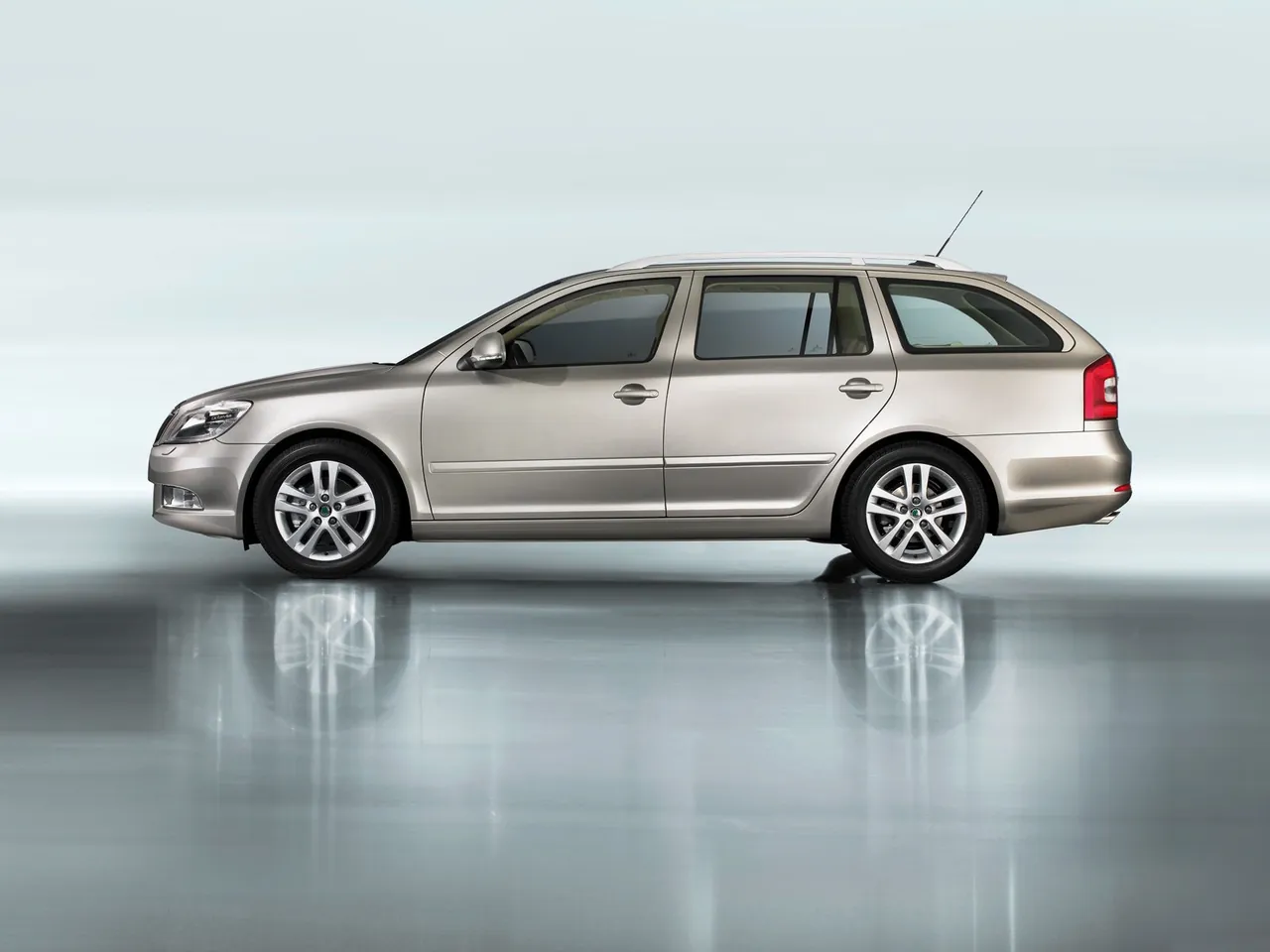 Skoda Octavia Combi (2009) – boční profil