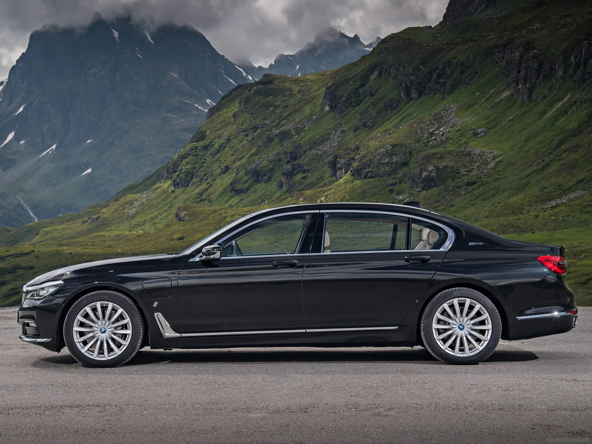 BMW 740Le xDrive iPerformance (2017) – boční profil