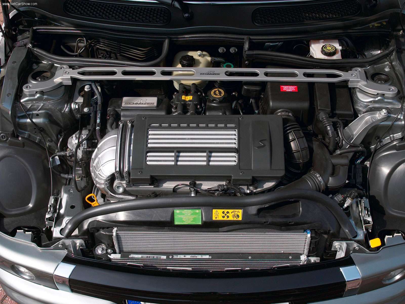 AC Schnitzer Mini CooperS (2004) – motorový prostor