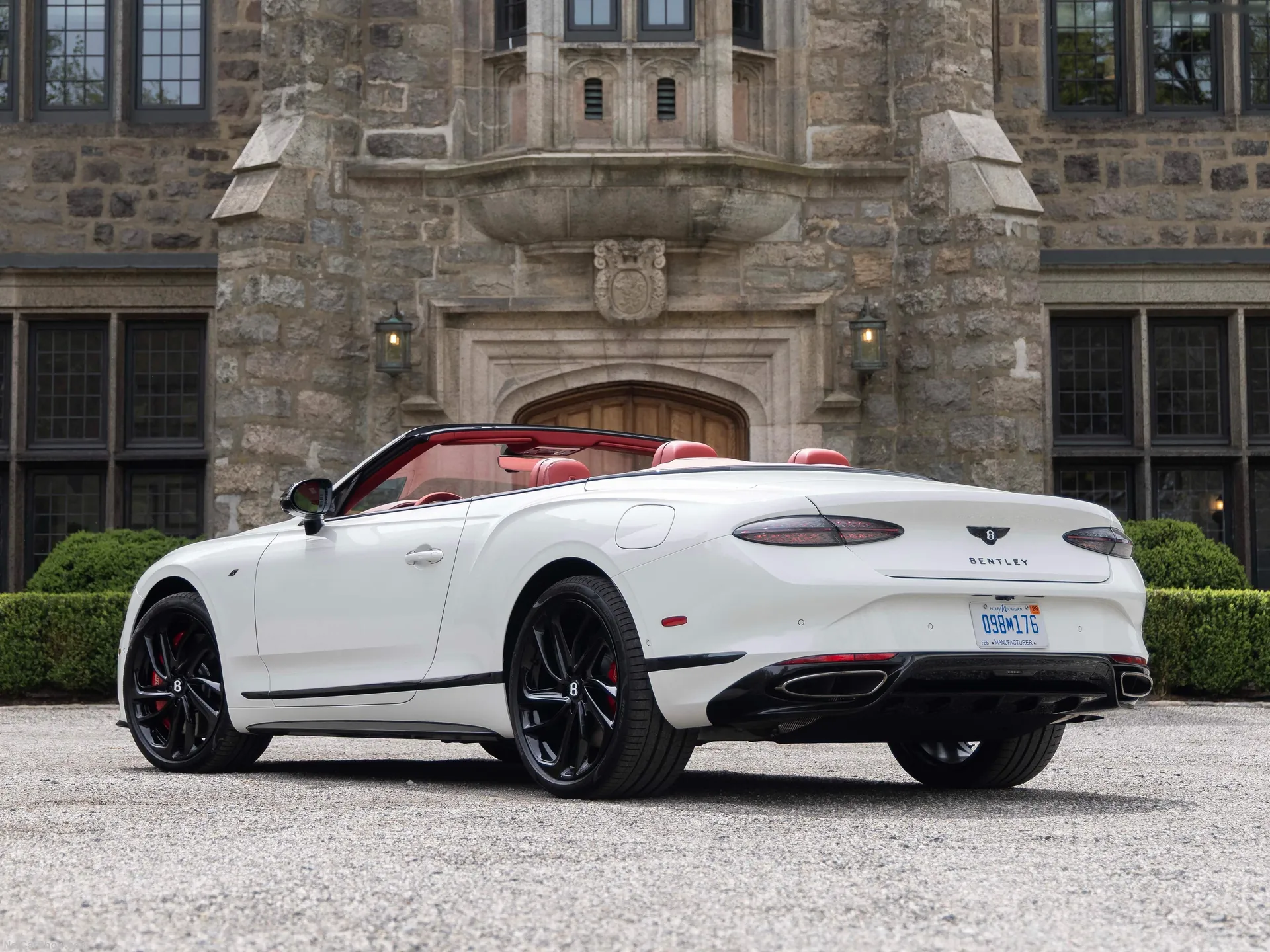Bentley Continental GTC S (2027) – zadní tříčtvrteční pohled