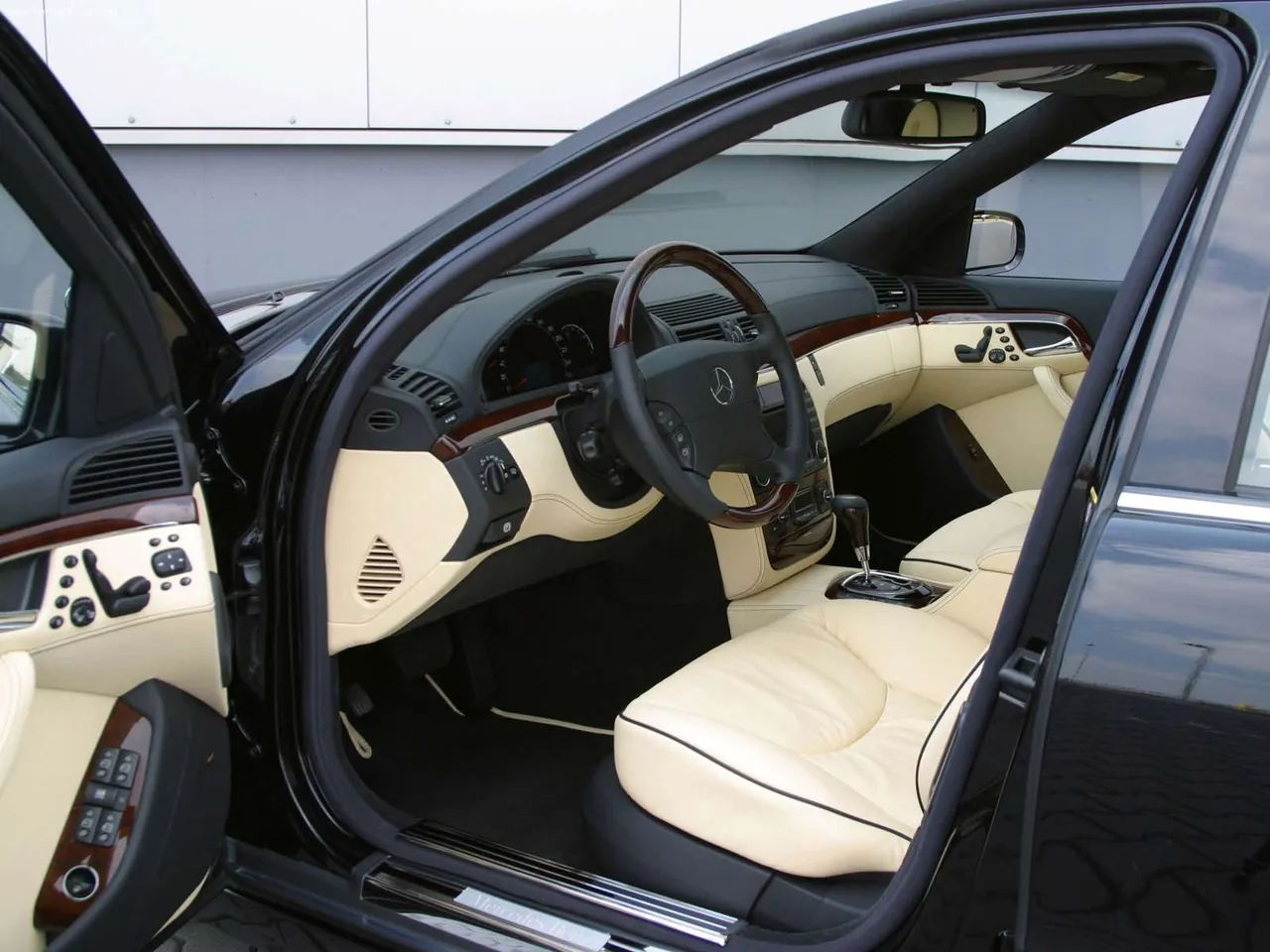 Brabus Mercedes-Benz S-Class (2003) – interiér