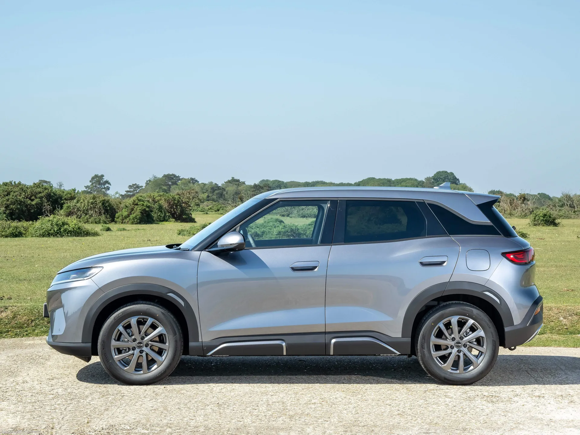 BYD Atto 2 DM-i [UK] (2026) – boční profil