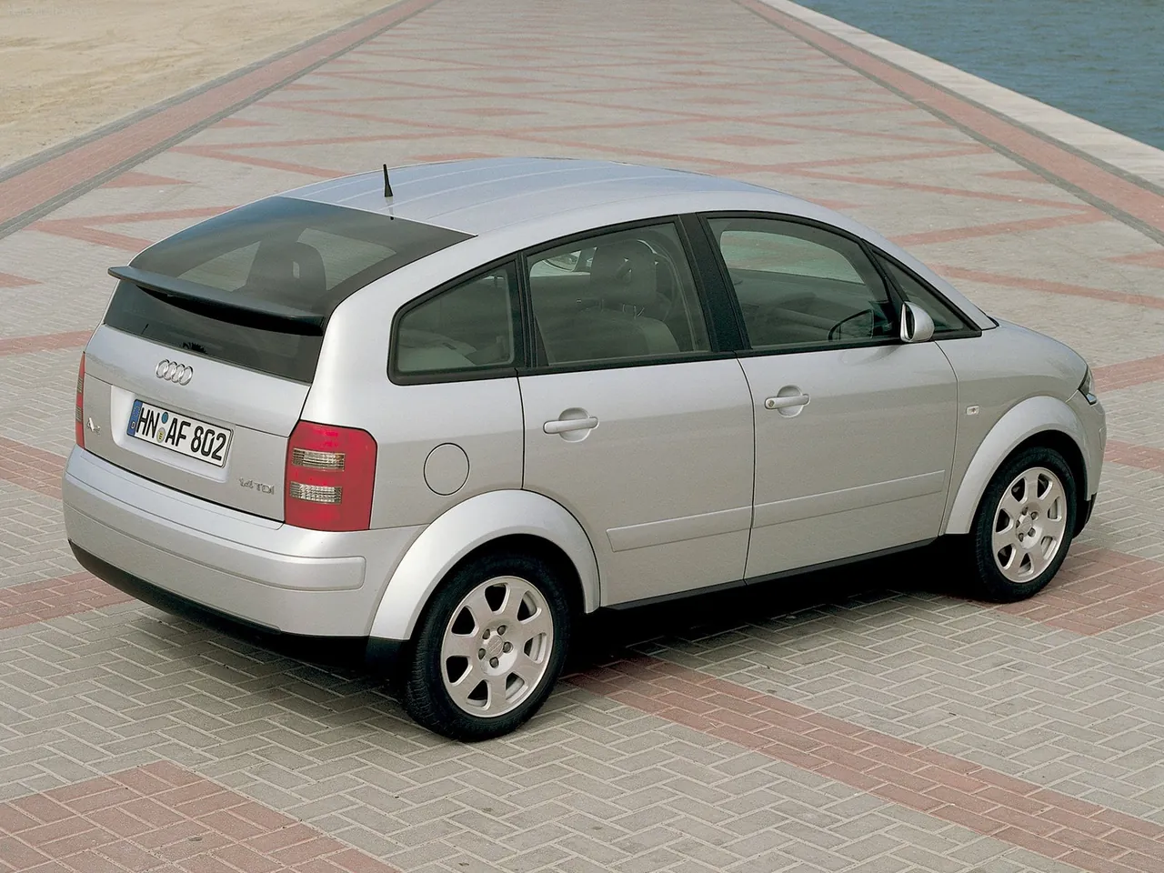 Audi A2 (2000) – zadní tříčtvrteční pohled