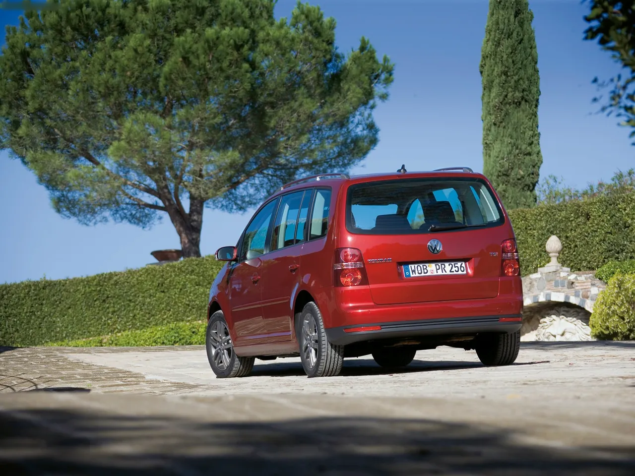 Volkswagen Touran (2007) – zadní tříčtvrteční pohled