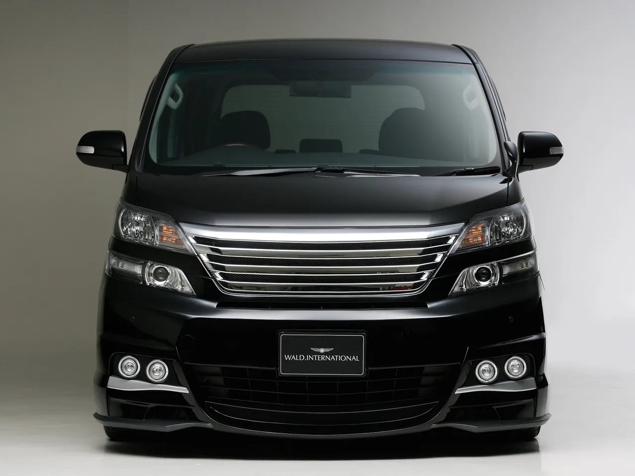 Wald Toyota Vellfire (2009) – zepředu