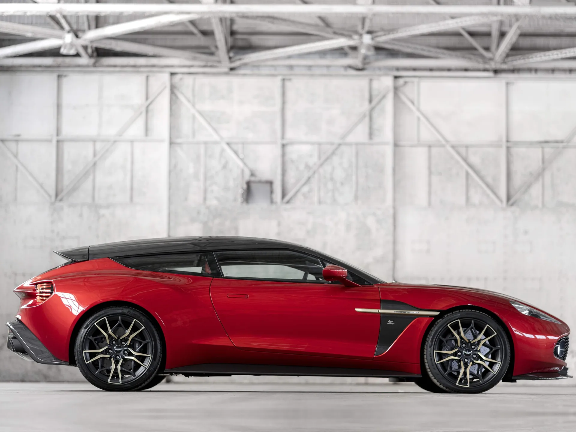 Aston Martin Vanquish Zagato Shooting Brake (2017) – boční profil