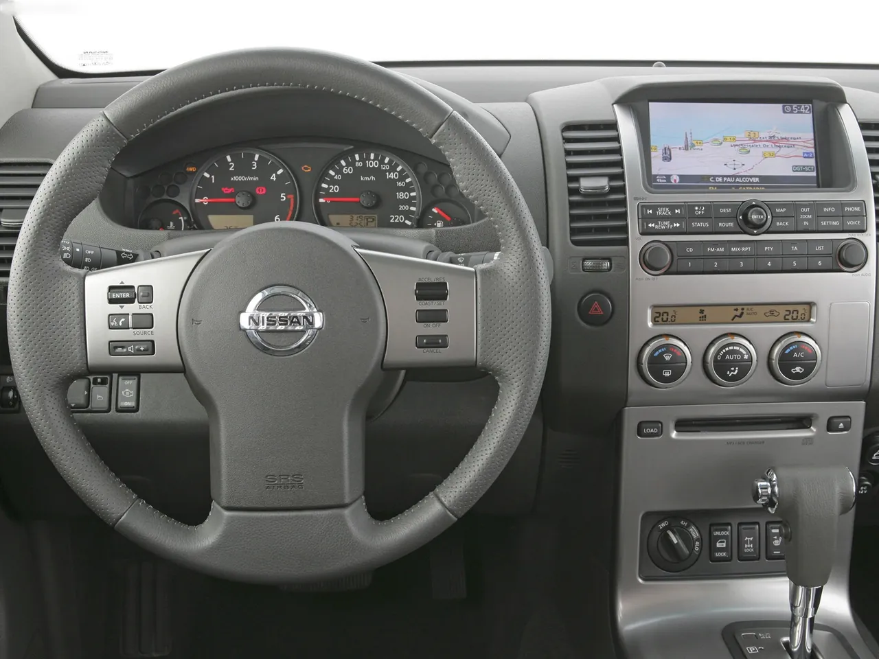 Nissan Navara (2005) – interiér