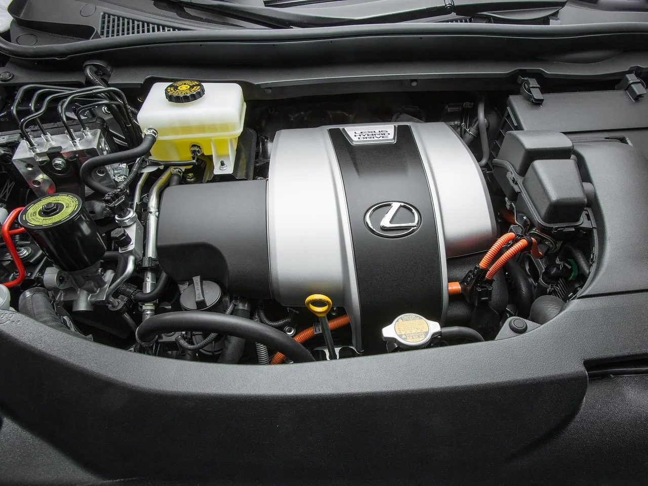 Lexus RX 450h (2016) – motorový prostor