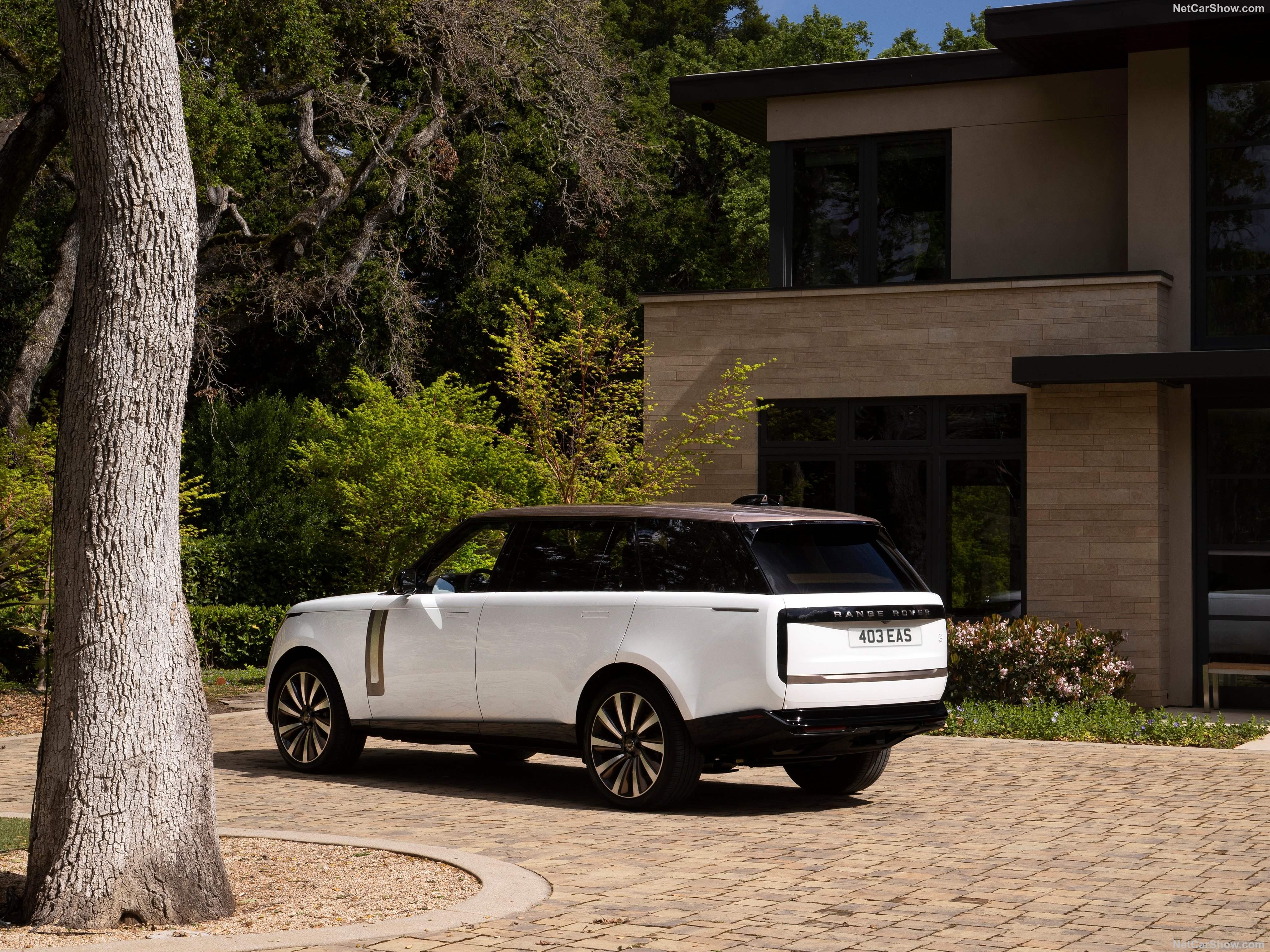Land Rover Range Rover SV Serenity (2022) – zadní tříčtvrteční pohled