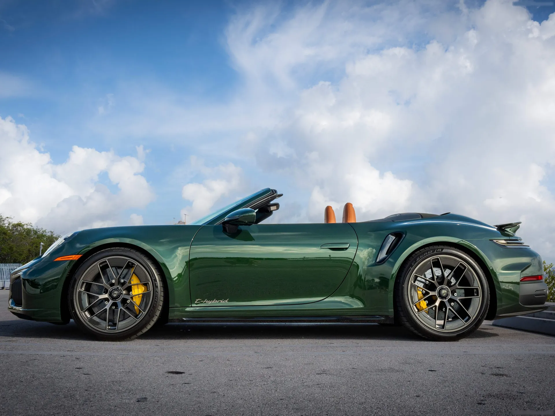 Porsche 911 Turbo S Cabriolet [US] (2026) – boční profil