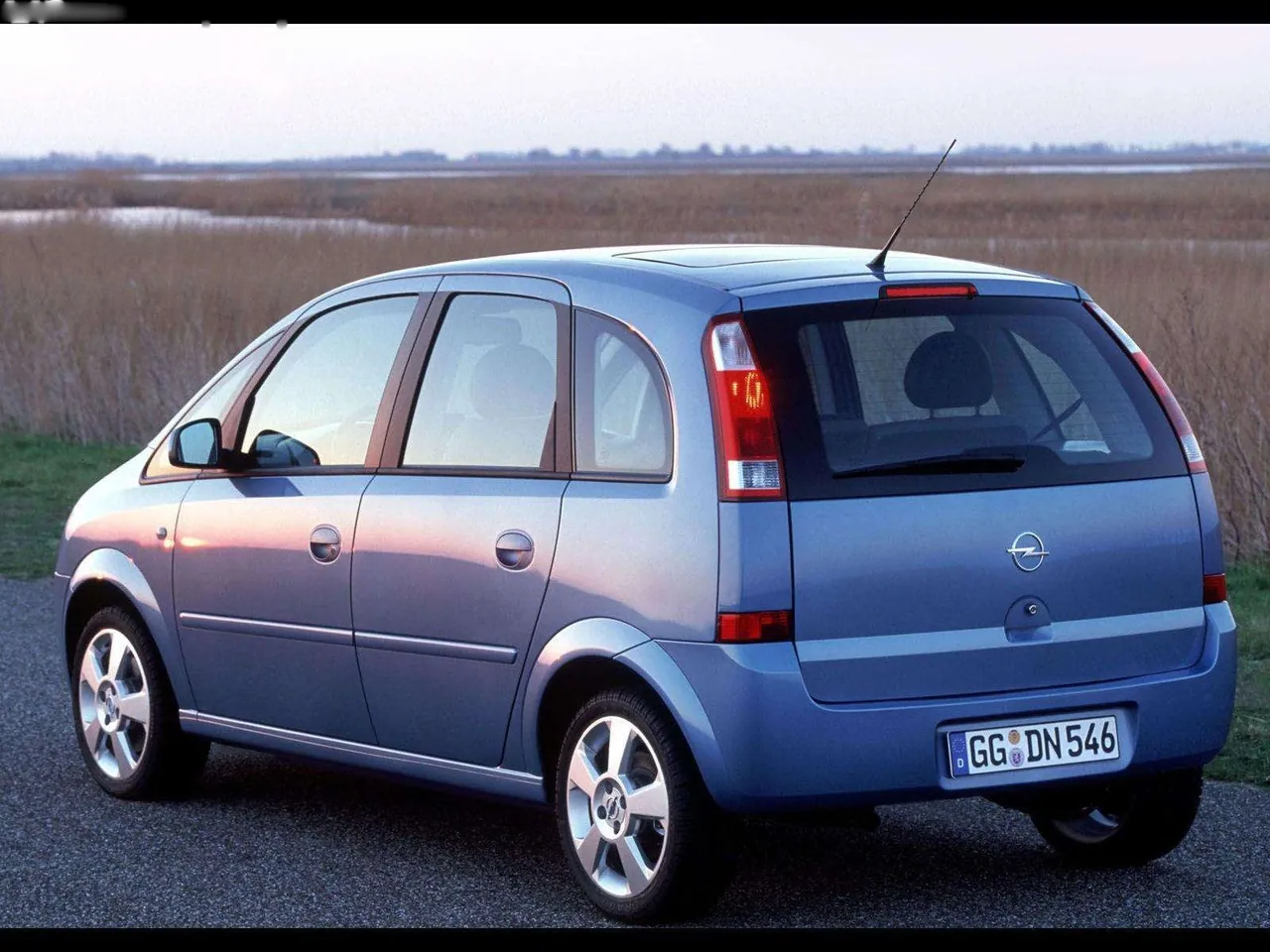Opel Meriva (2003) – zadní tříčtvrteční pohled