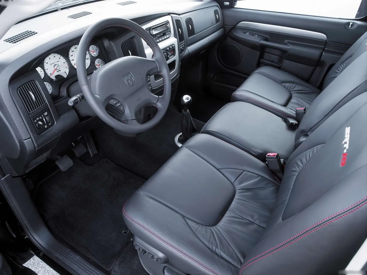 Dodge Ram SRT10 (2002) – interiér