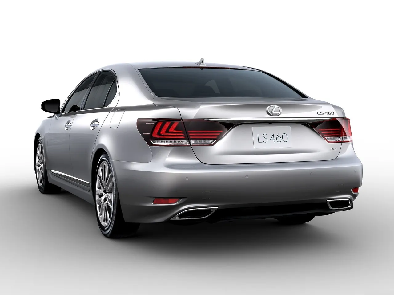 Lexus LS 460 (2013) – zadní tříčtvrteční pohled