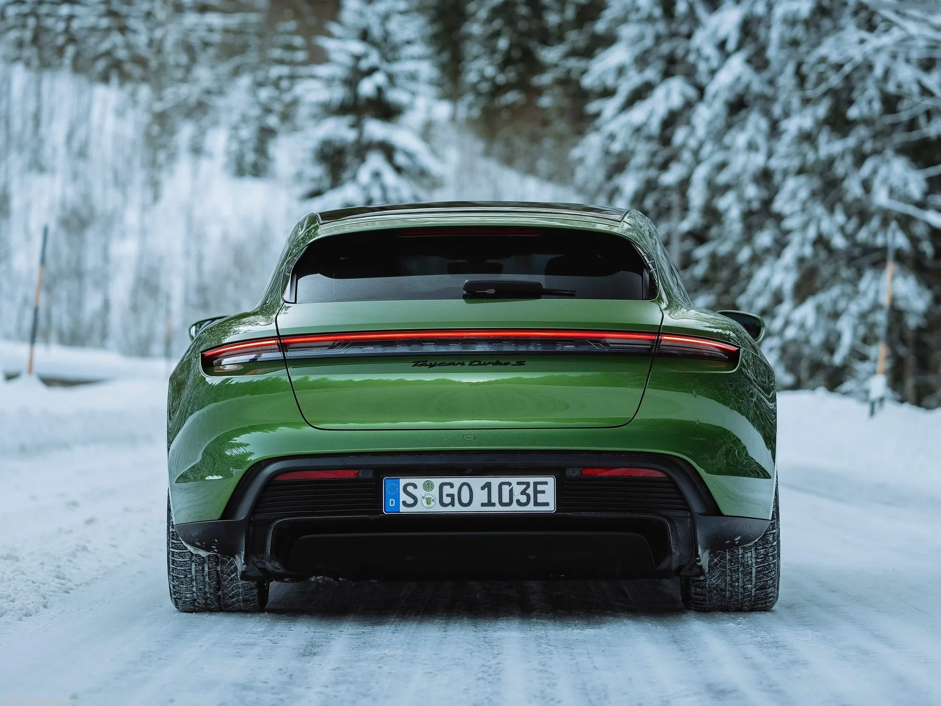 Porsche Taycan Turbo S Sport Turismo (2022) - Rear