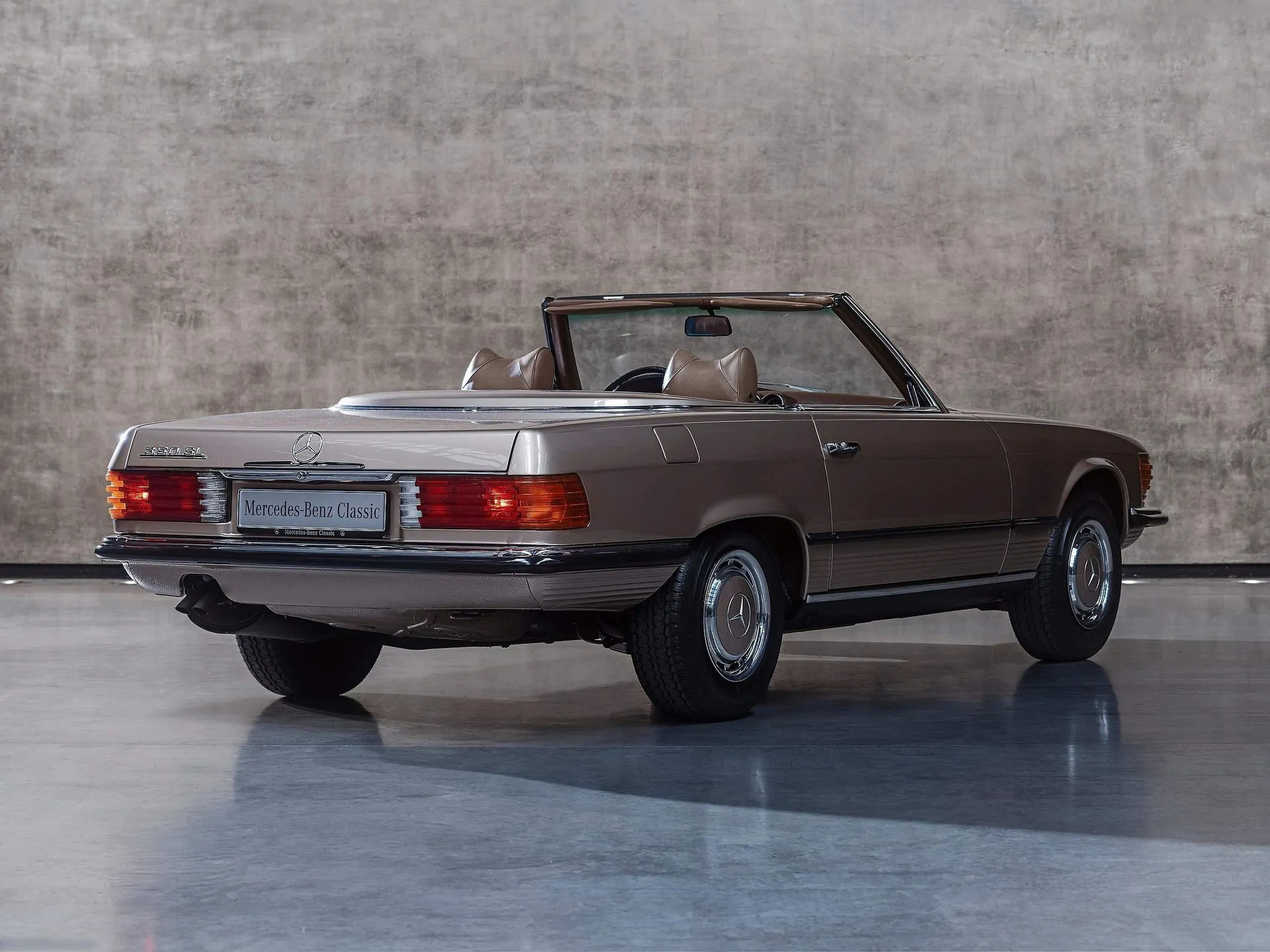 Mercedes-Benz 350 SL (1971) - Rear Three-Quarter