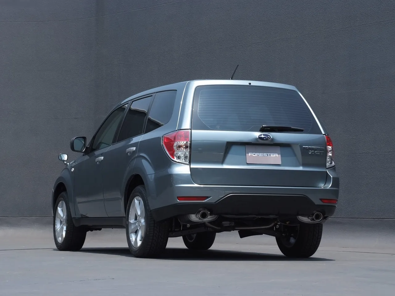 Subaru Forester (2008) – zadní tříčtvrteční pohled