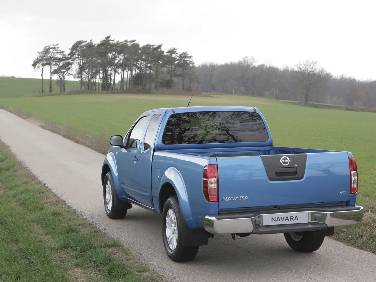 Nissan Navara (2005) – zadní tříčtvrteční pohled