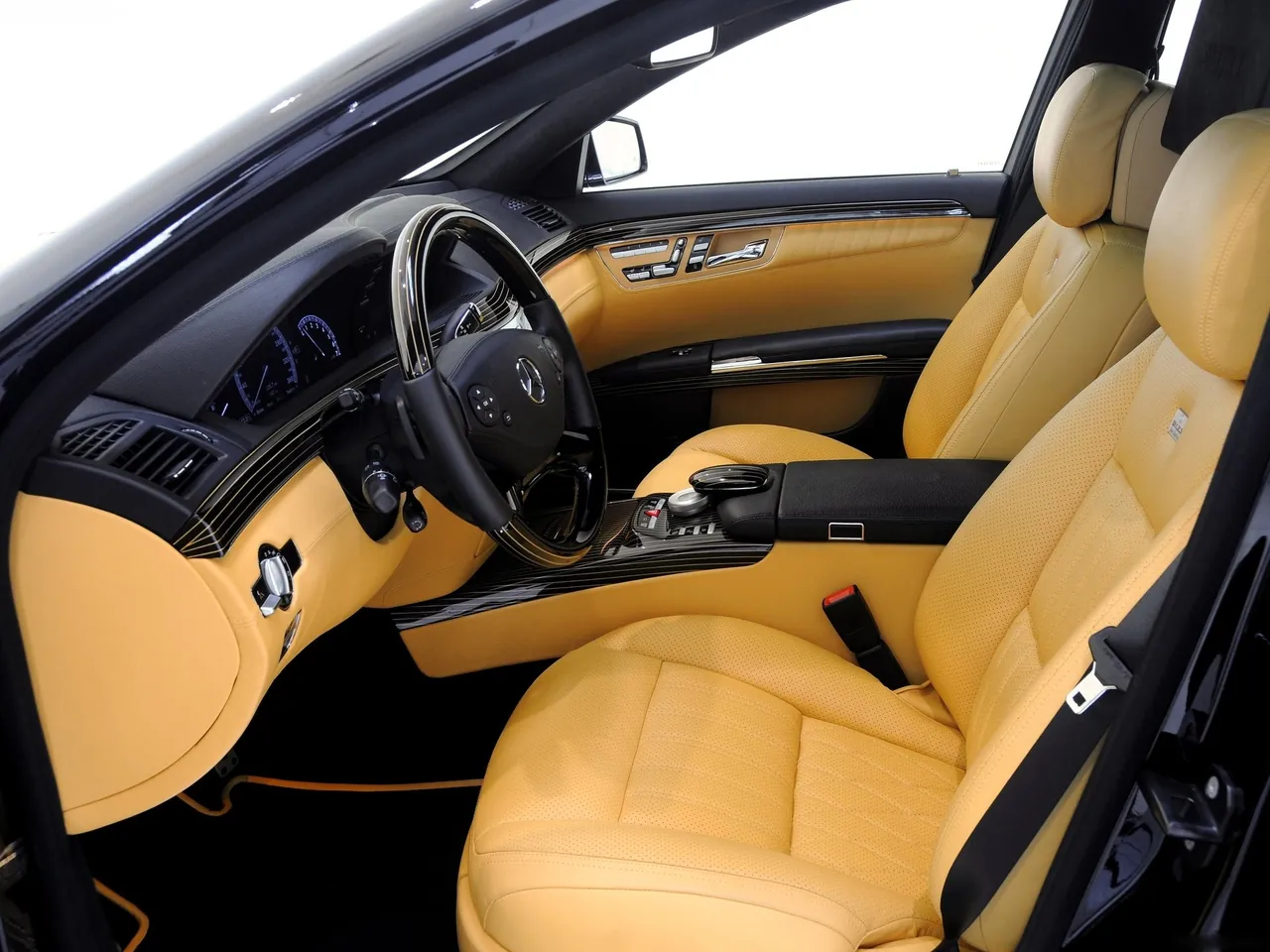 Brabus SV12 R Biturbo 800 (2011) – interiér