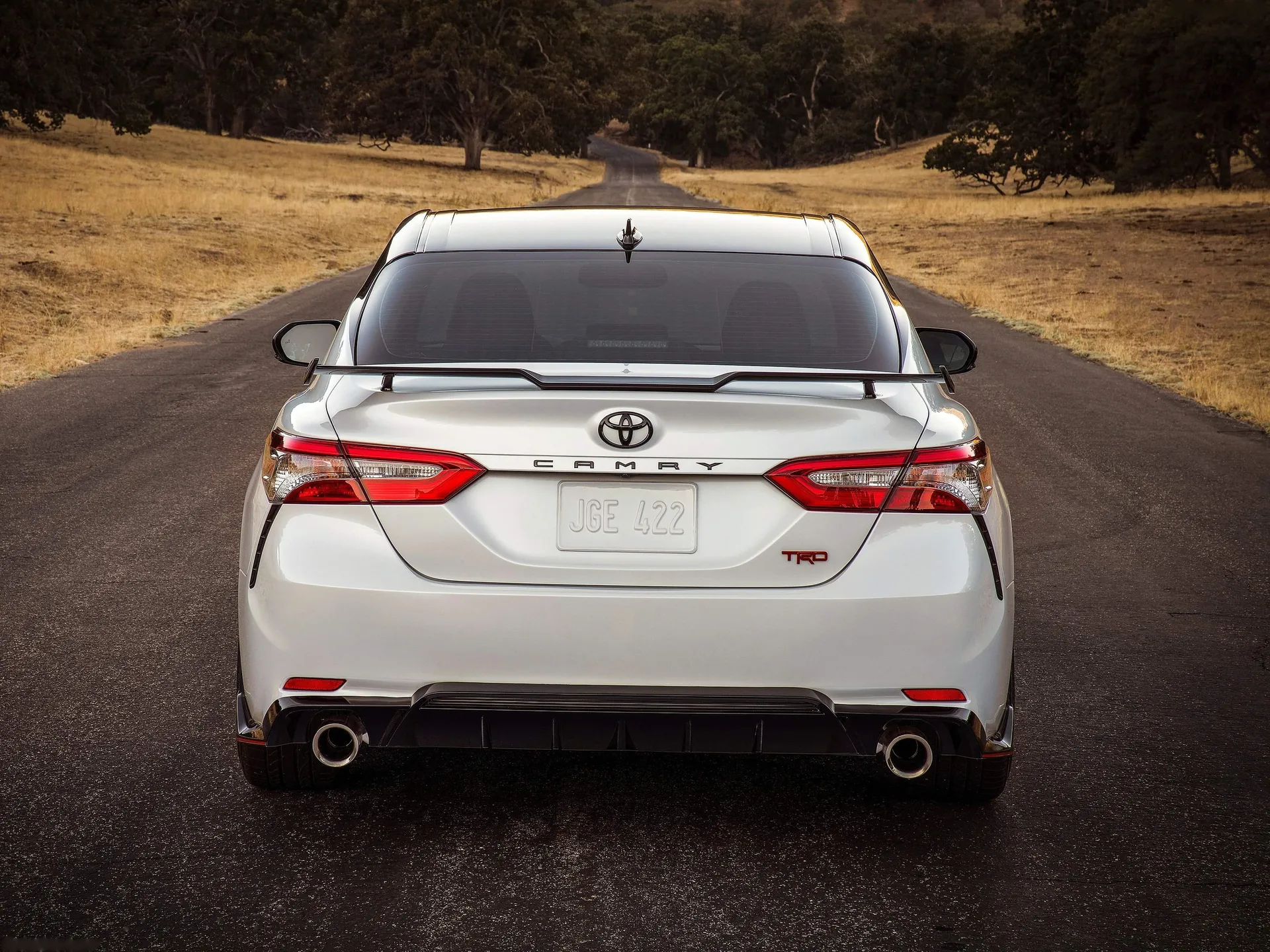 Toyota Camry TRD (2020) – zezadu