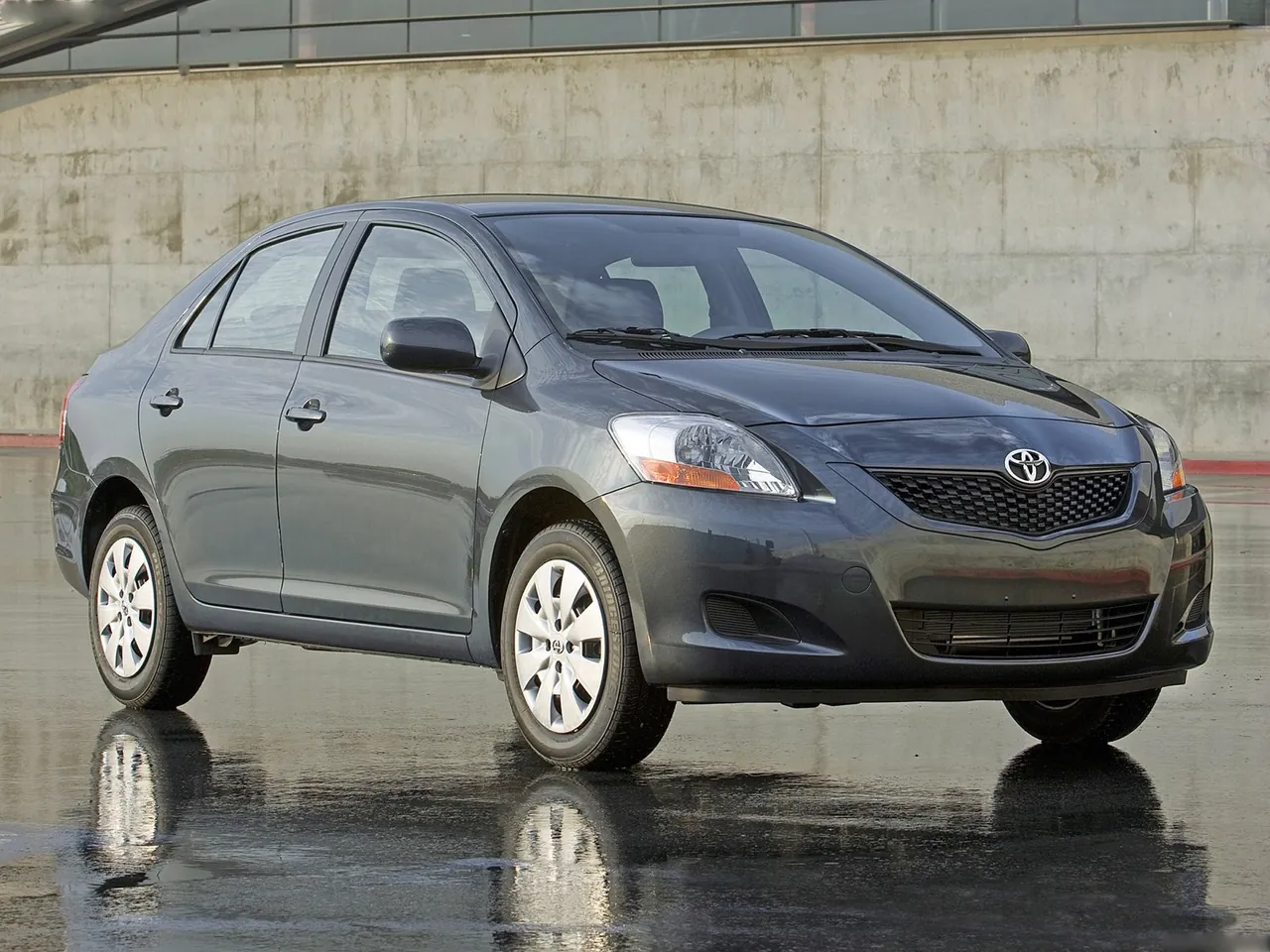 Toyota Yaris Sedan (2009)