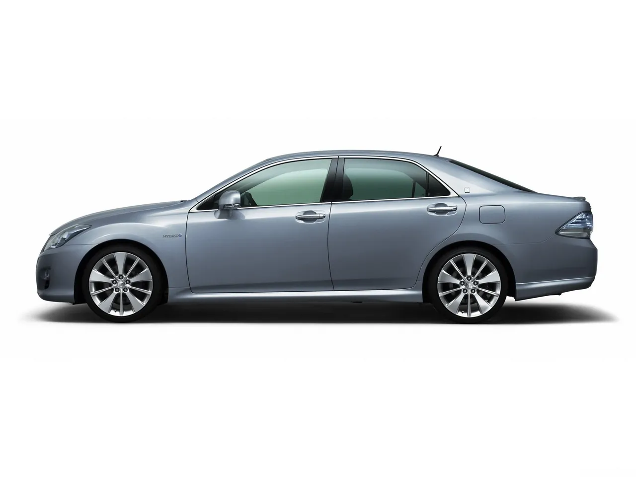 Toyota Crown Hybrid Concept (2007) - Side Profile